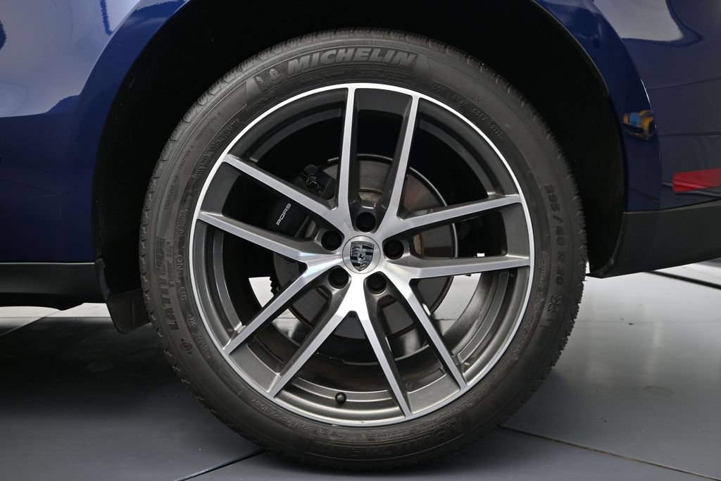 Certified 2023 Porsche Macan AWD/4WD image 33