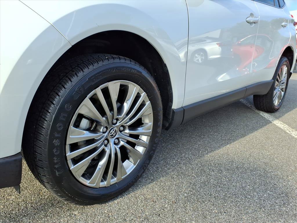 Used 2023 Toyota Venza Limited AWD/4WD image 9