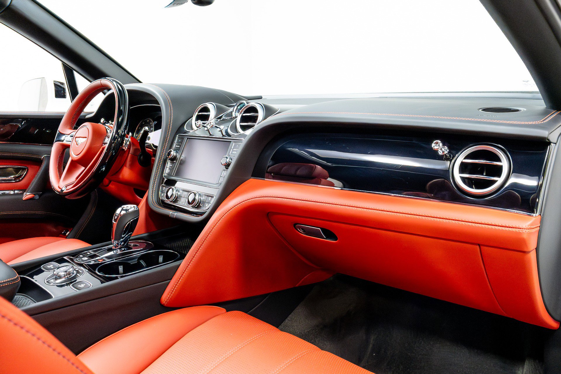 Used 2020 Bentley Bentayga image 29