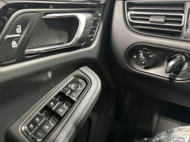 Used 2024 Porsche Macan AWD/4WD image 15