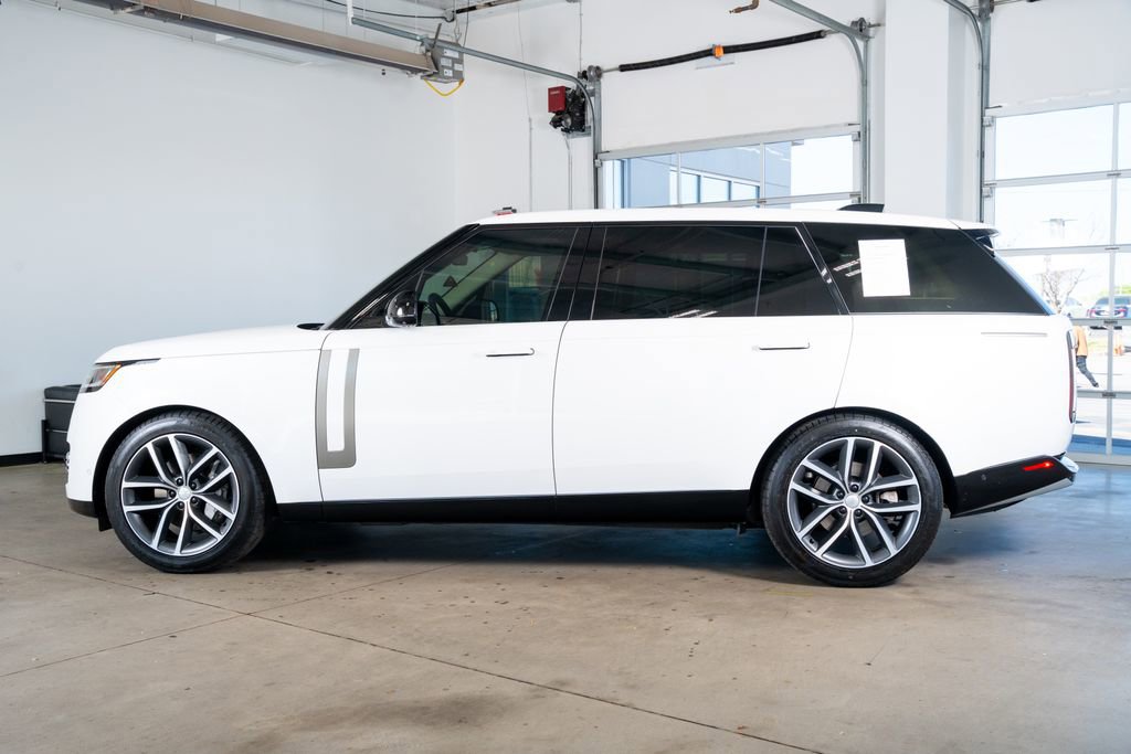 Used 2024 Land Rover Range Rover Long Wheelbase SE image 8