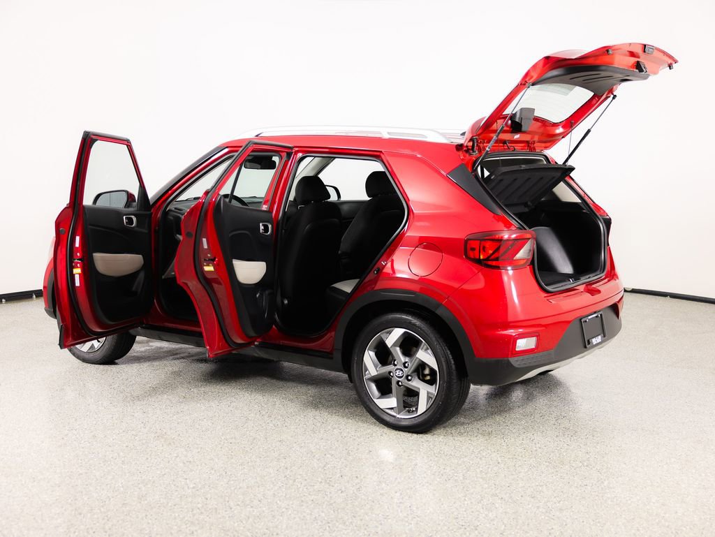 Used 2022 Hyundai Venue SEL image 15