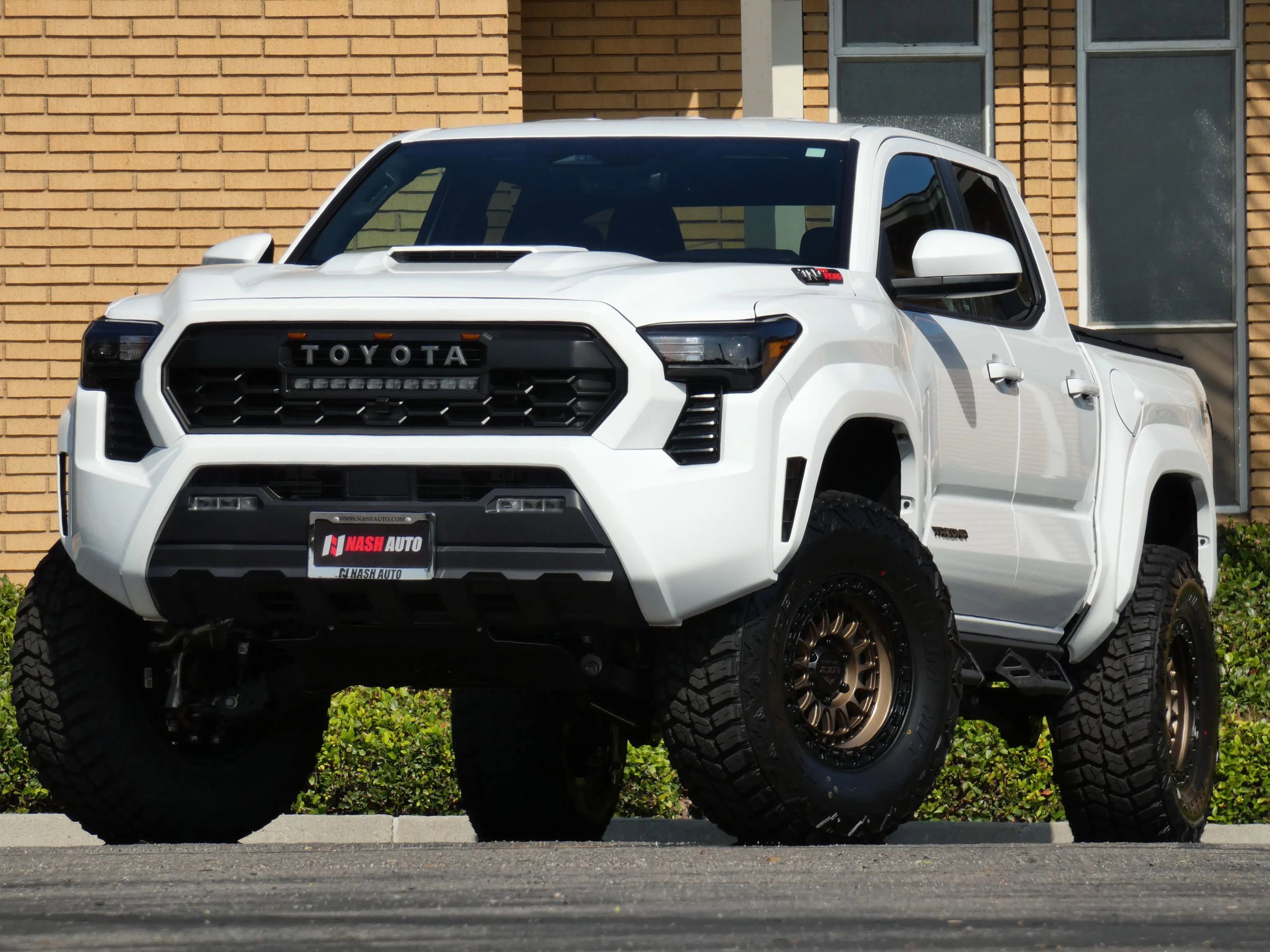 Used 2025 Toyota Tacoma TRD Sport image 2