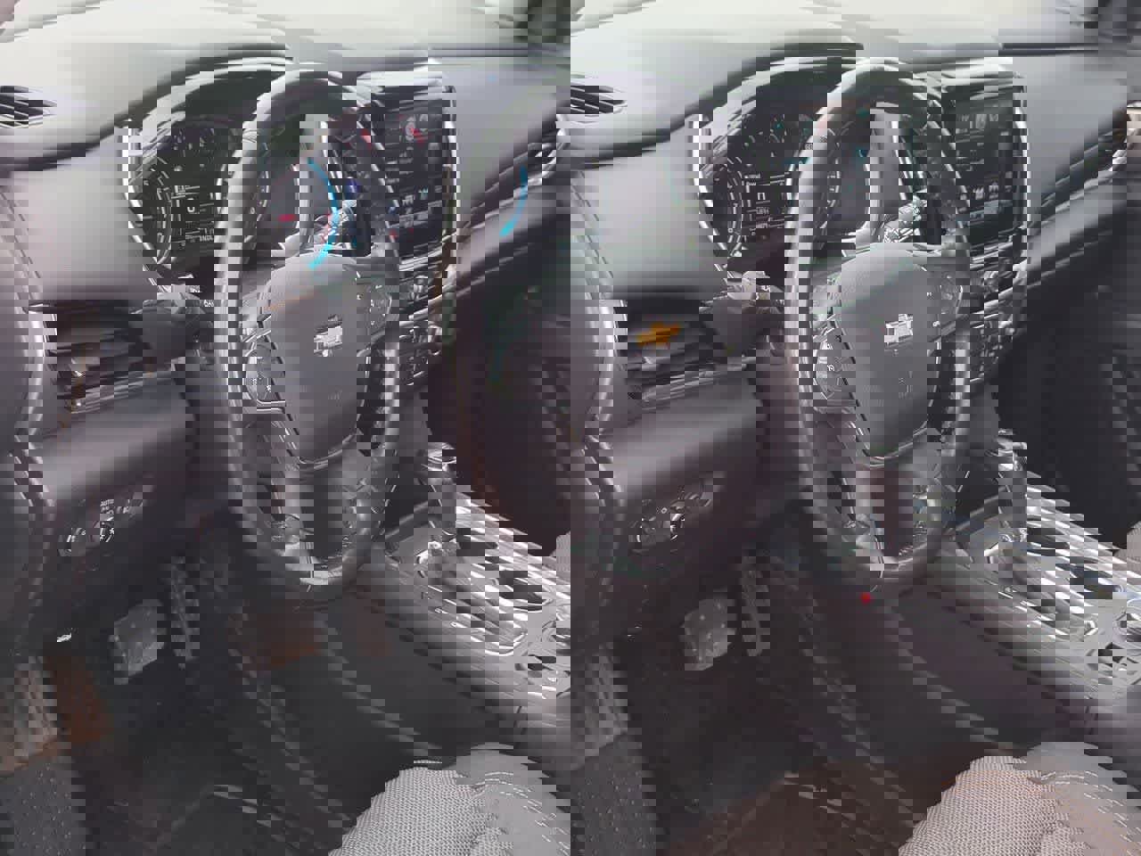 Used 2019 Chevrolet Traverse LT w/ LPO, Floor Liner Package AWD/4WD image 2