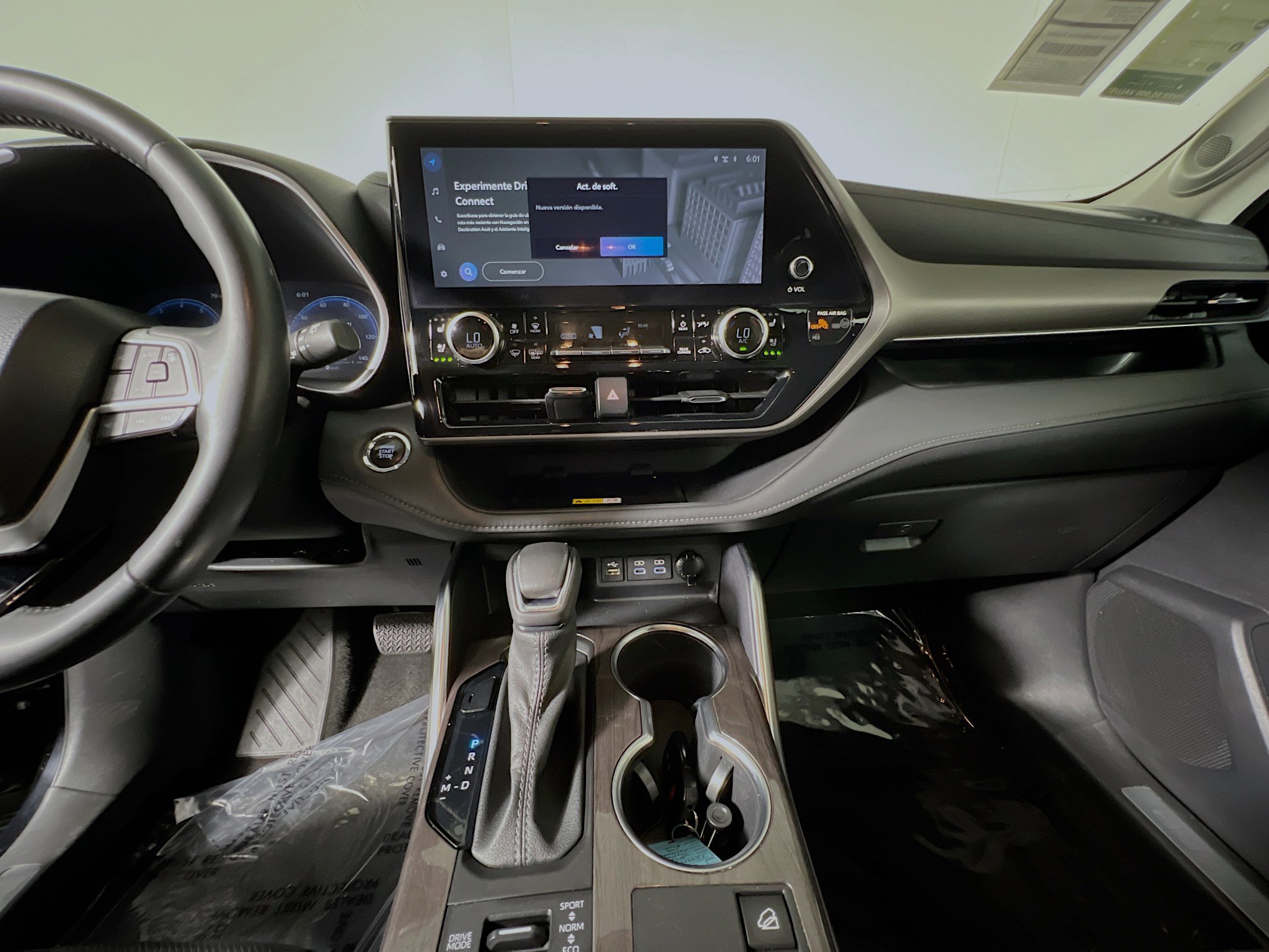 Used 2023 Toyota Highlander Limited image 25