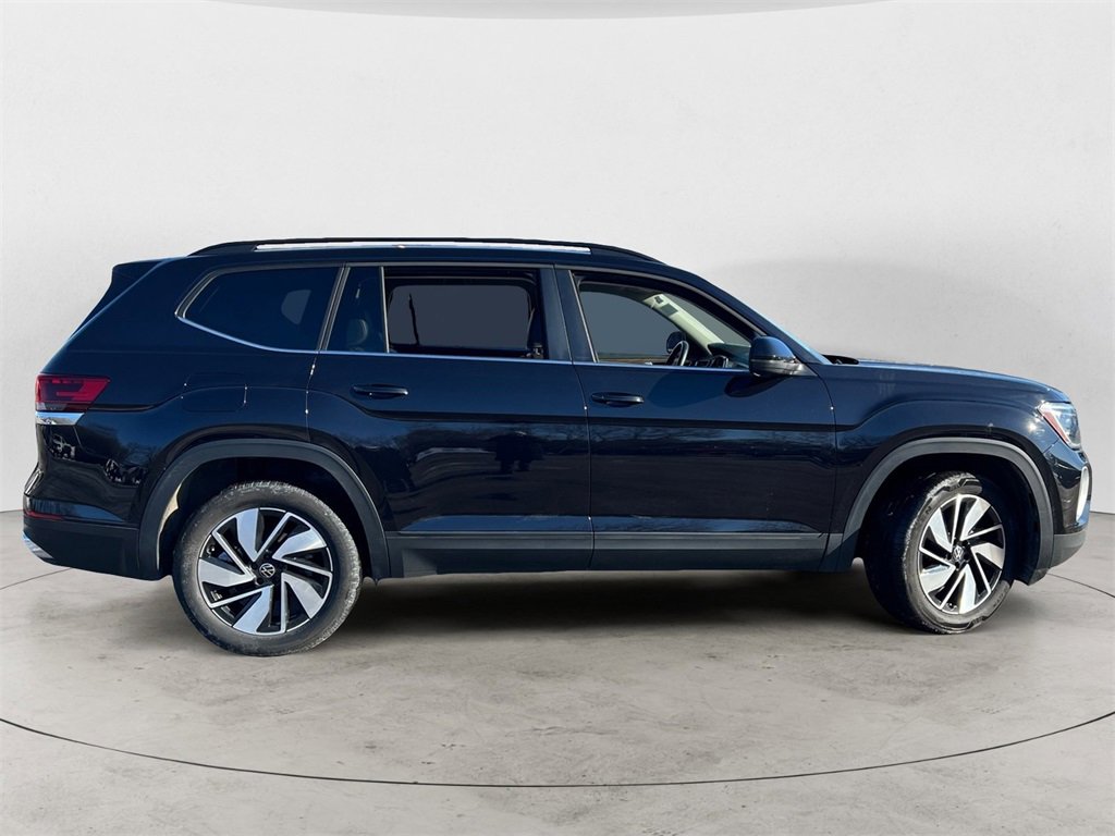 Used 2025 Volkswagen Atlas SE image 2