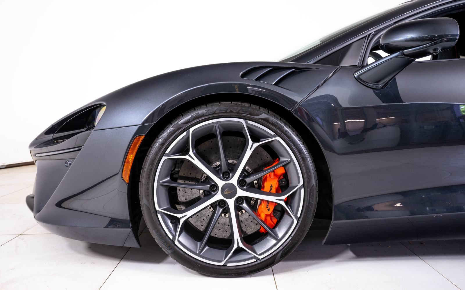 Used 2025 McLaren Artura RWD image 14