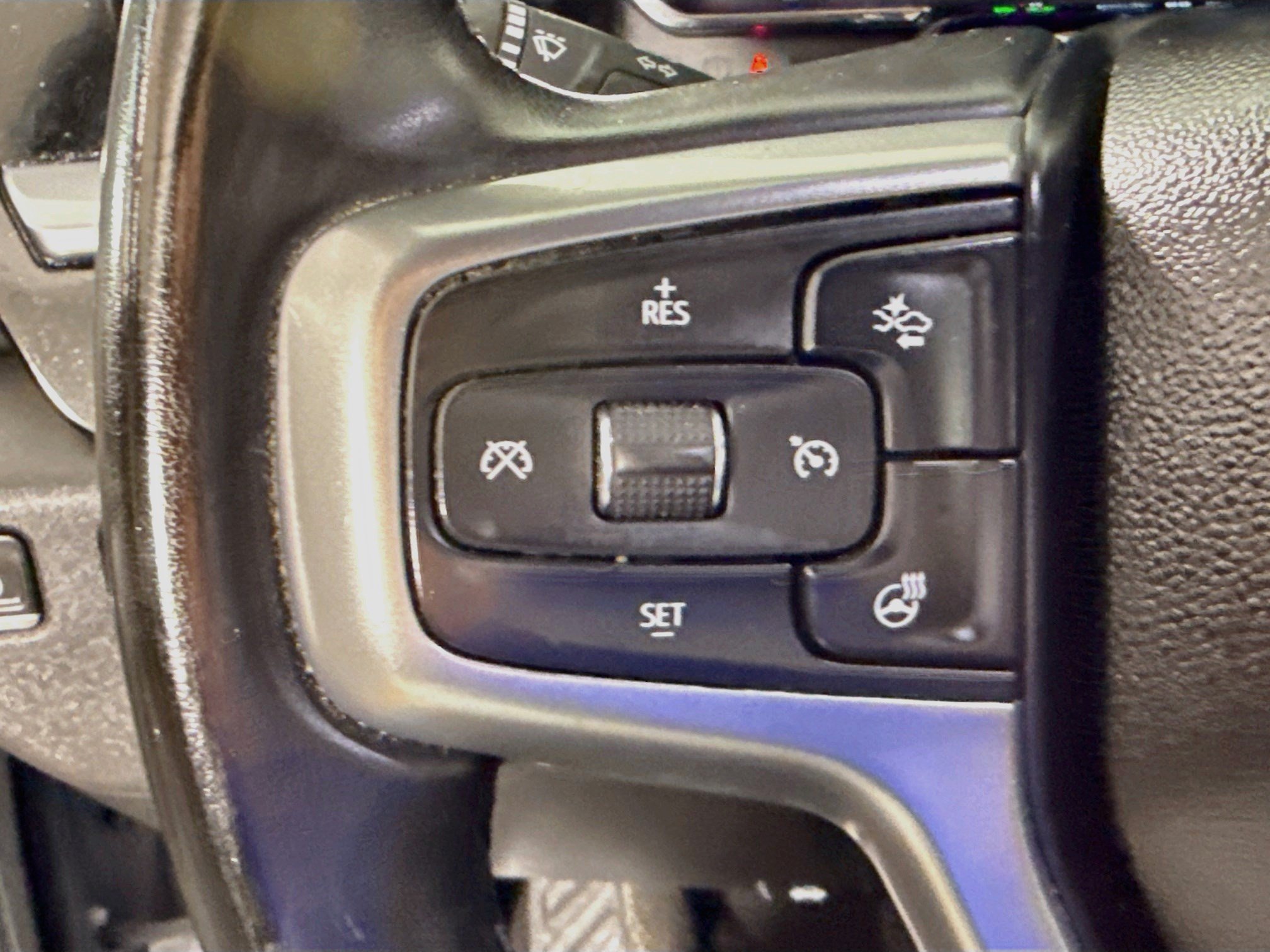 Used 2024 Chevrolet Silverado 1500 LT AWD/4WD image 14