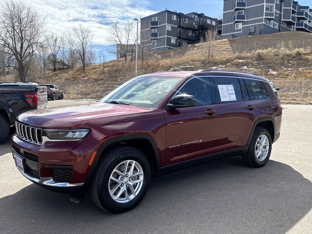 Used 2023 Jeep Grand Cherokee L Laredo image 3