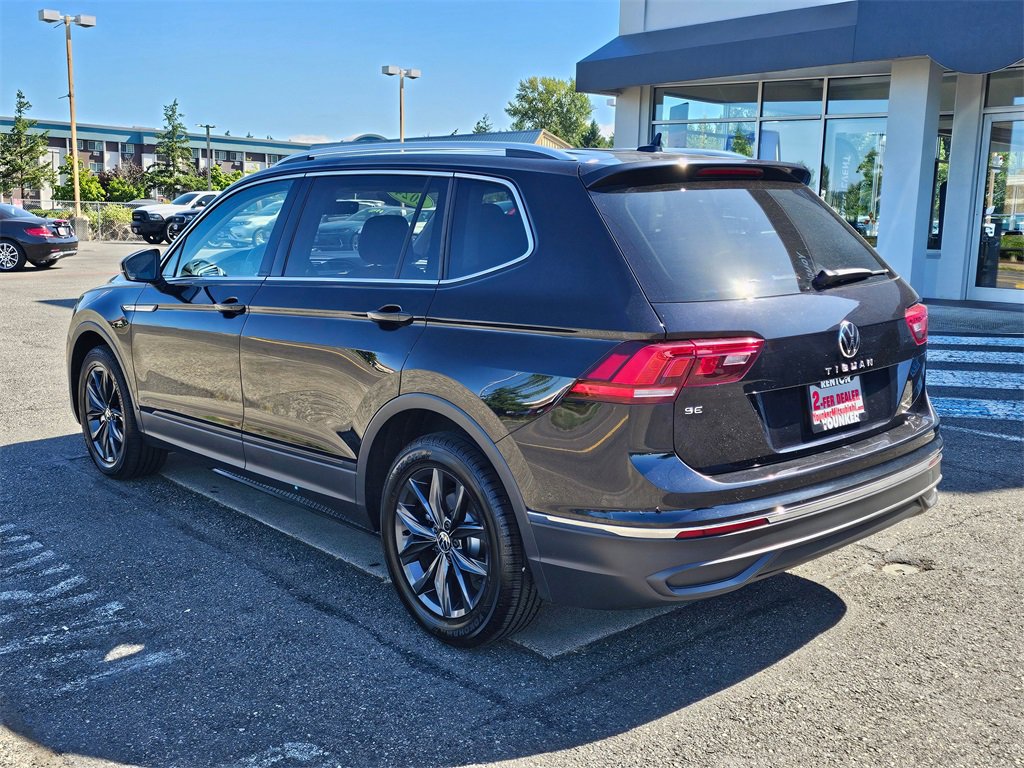Used 2024 Volkswagen Tiguan SE w/ Panoramic Sunroof Package image 7