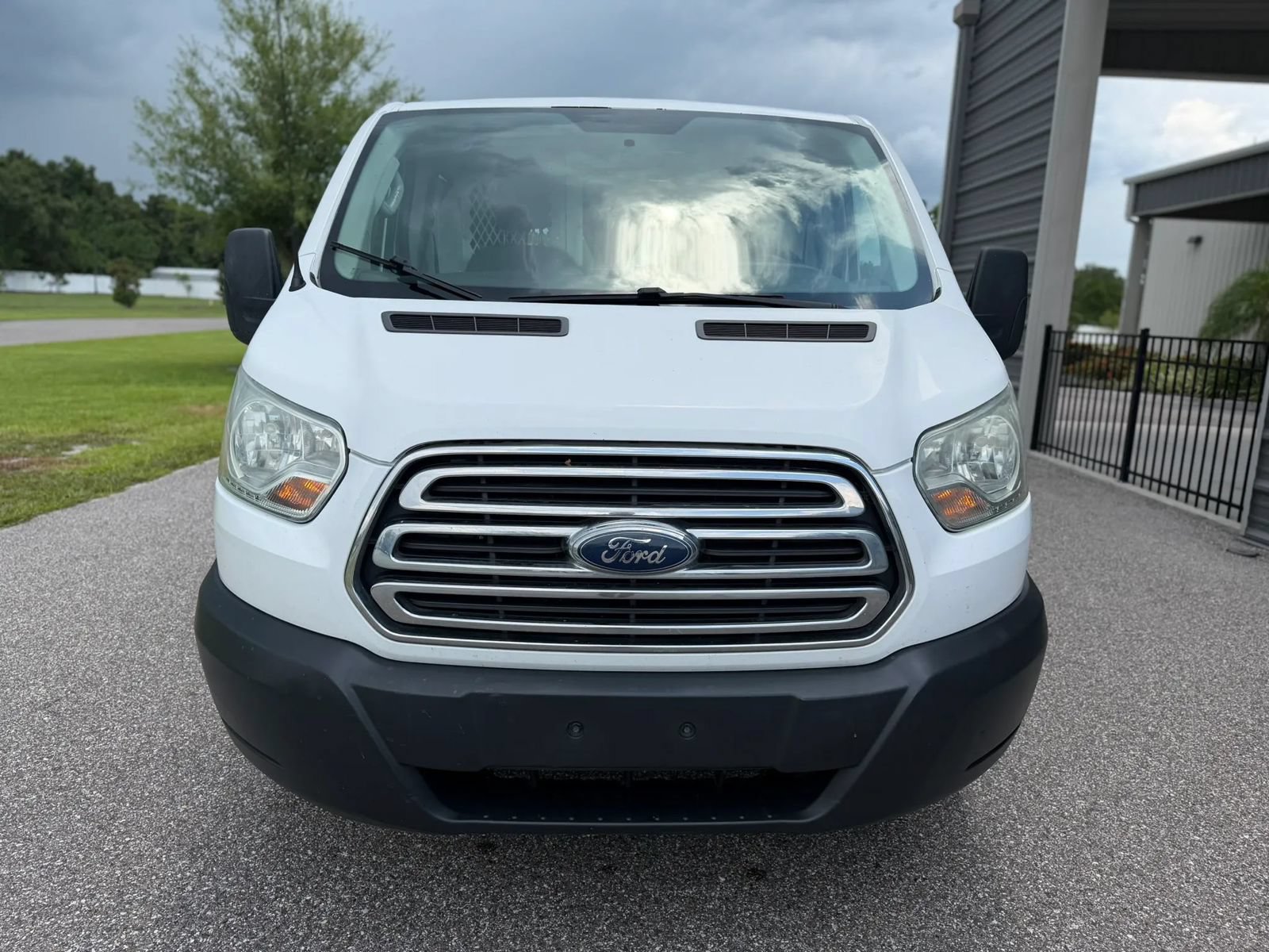 Used 2015 Ford Transit 250 130 Low Roof w/ Exterior Upgrade Package RWD image 3