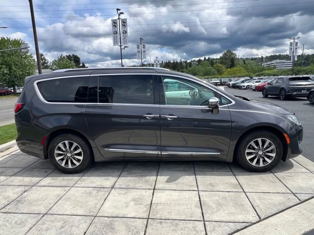 Used 2020 Chrysler Pacifica Limited w/ Advanced Safetytec Group FWD image 5