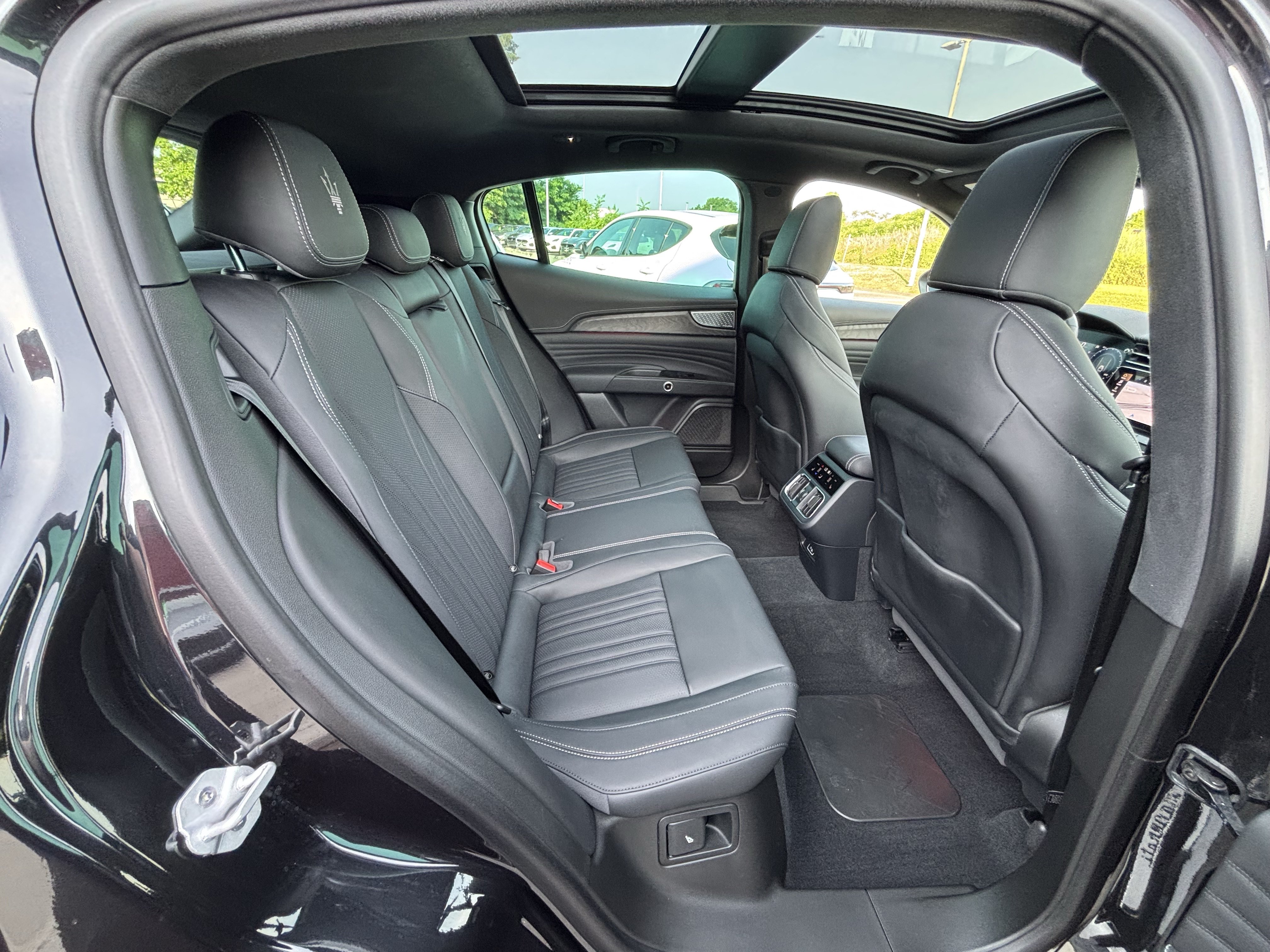 Used 2025 Maserati Grecale Folgore AWD/4WD image 47
