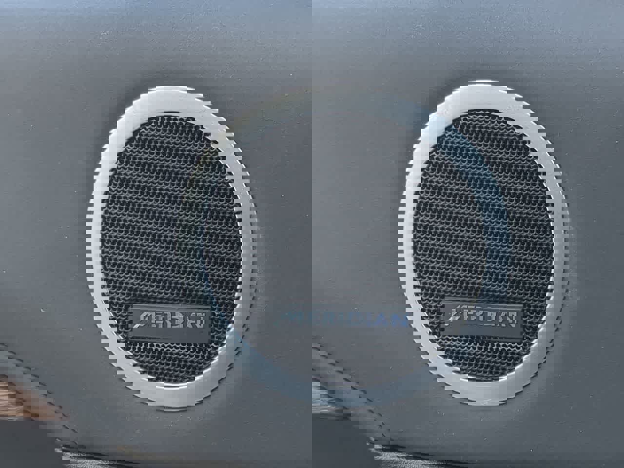 Used 2018 Land Rover Discovery SE image 32