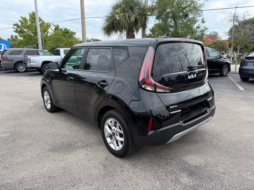 Used 2024 Kia Soul LX w/ Option Group 015 FWD image 4