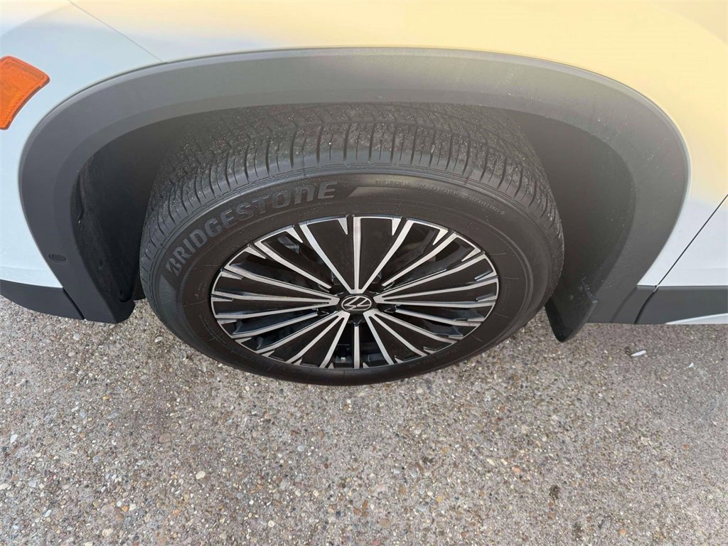 Used 2025 Volkswagen Tiguan S image 6