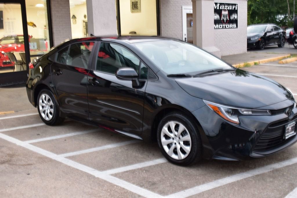 Used 2025 Toyota Corolla LE image 9