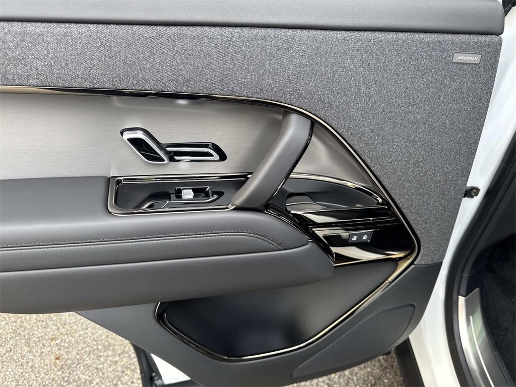 New 2025 Land Rover Range Rover Sport SE image 13