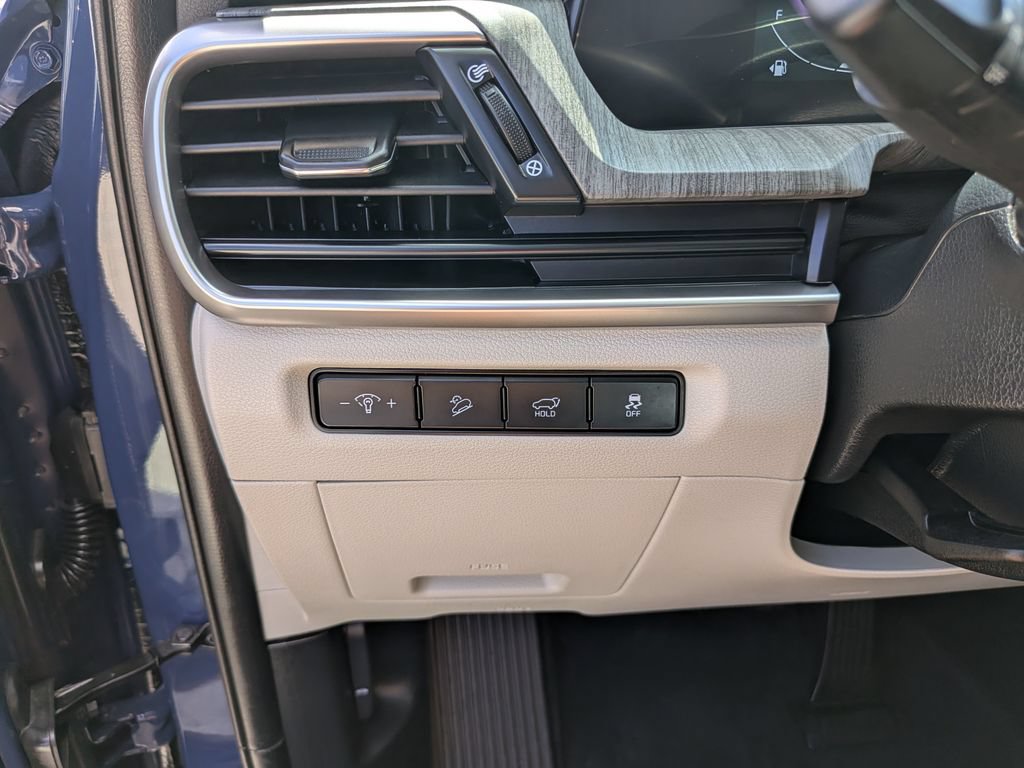 Certified 2024 Kia Telluride EX w/ EX Captain's Chair Package FWD image 31