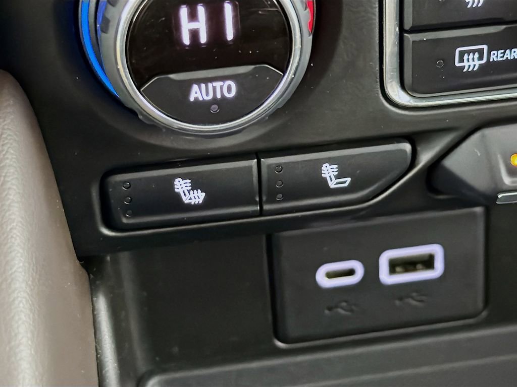 Used 2021 Chevrolet Tahoe Z71 w/ Z71 Signature Package AWD/4WD image 23