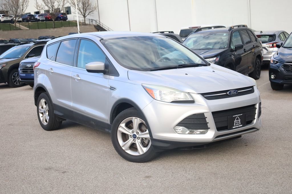 Used 2016 Ford Escape SE FWD image 2