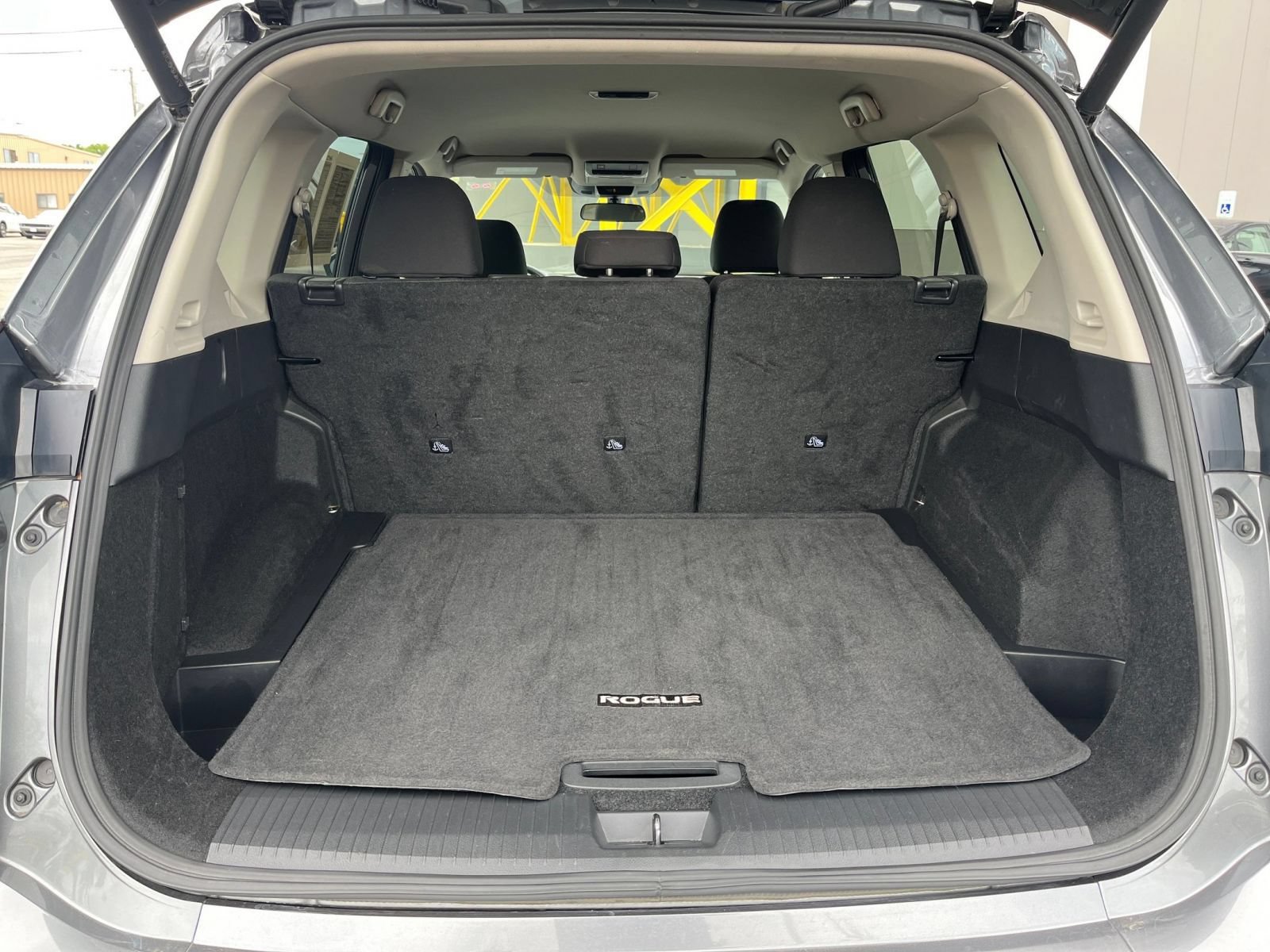 Used 2025 Nissan Rogue SV AWD/4WD image 36