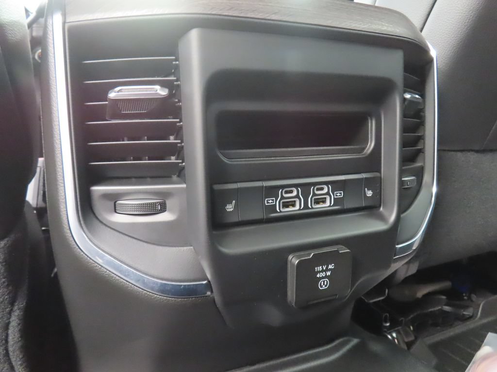 Used 2026 RAM 2500 Laramie AWD/4WD image 18