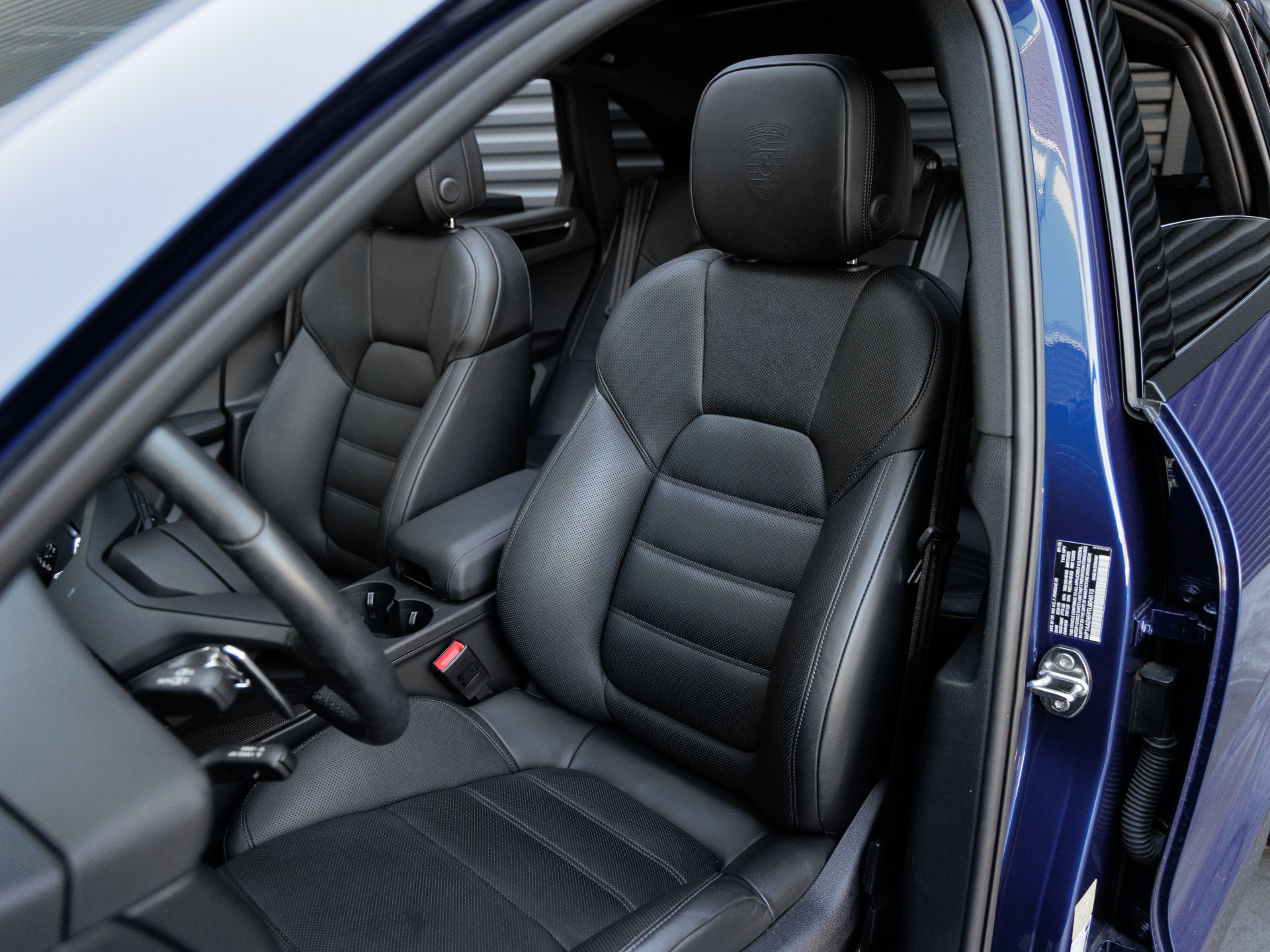 Certified 2026 Porsche Macan AWD/4WD image 5