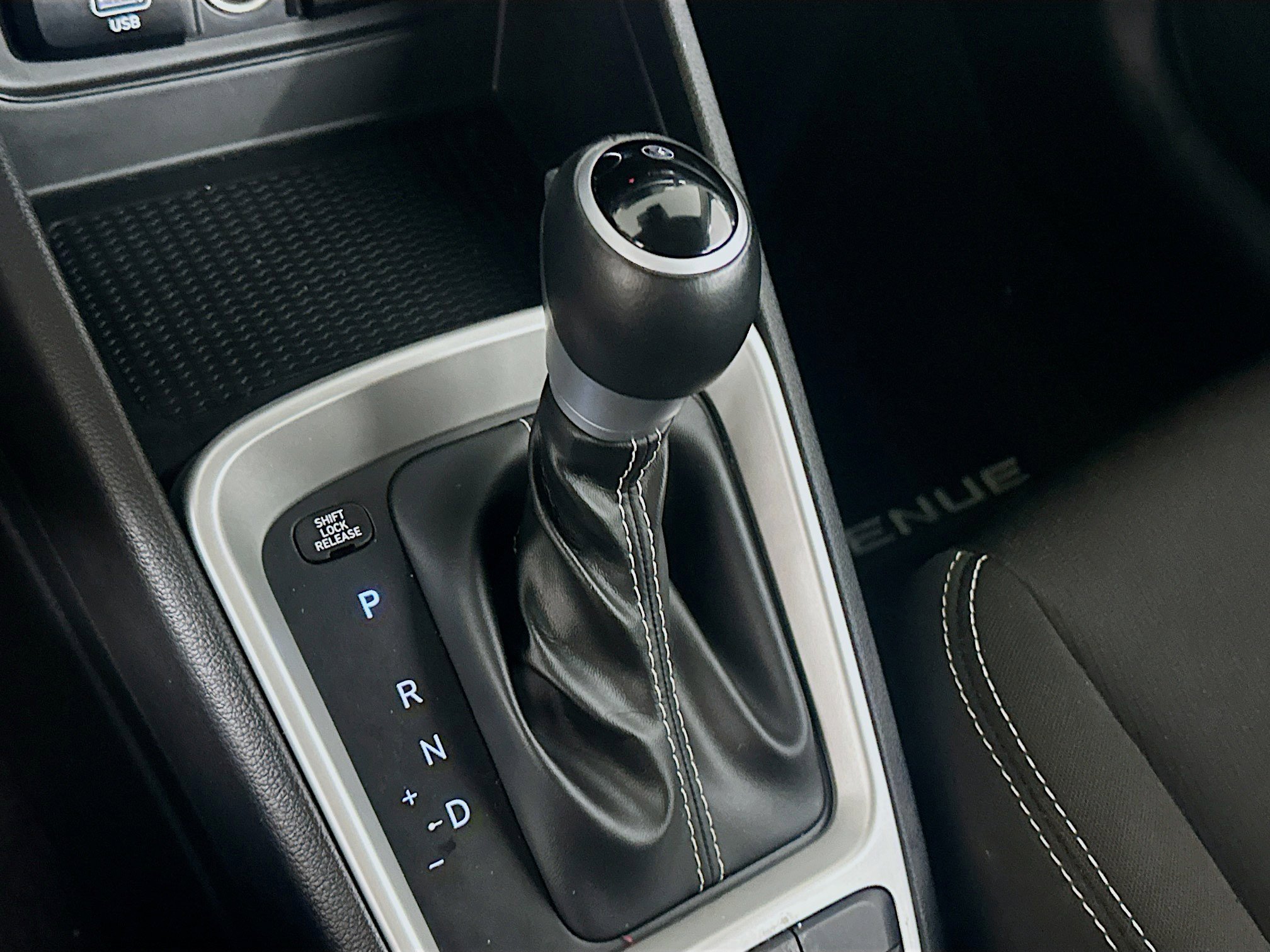 Used 2023 Hyundai Venue SEL image 23