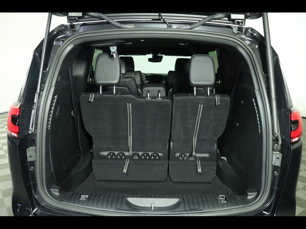 Used 2025 Chrysler Pacifica Select FWD image 12