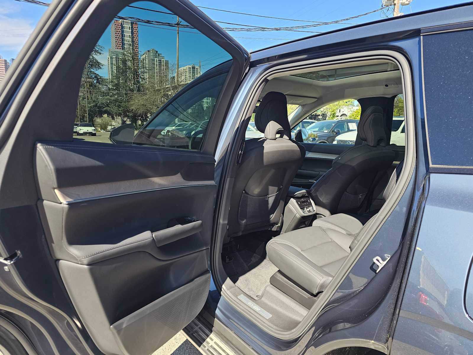 Used 2025 Volvo EX90 Plus image 15