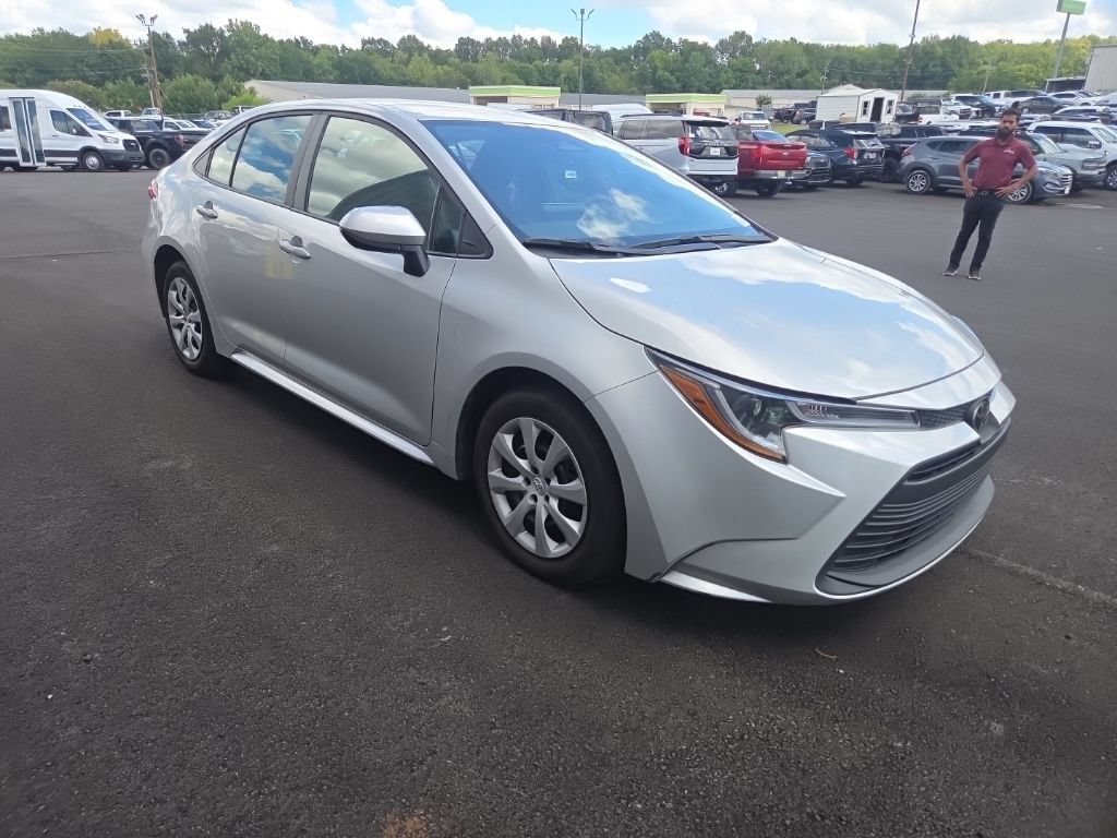Used 2025 Toyota Corolla LE FWD image 16