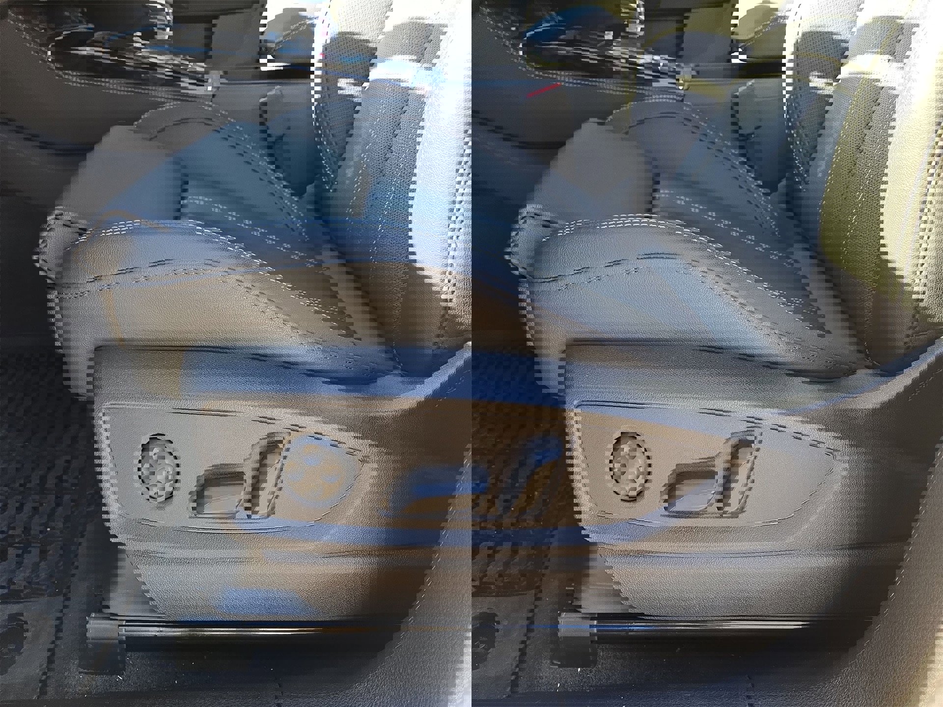 Used 2025 Audi Q5 e Premium Plus w/ Premium Plus Package image 17