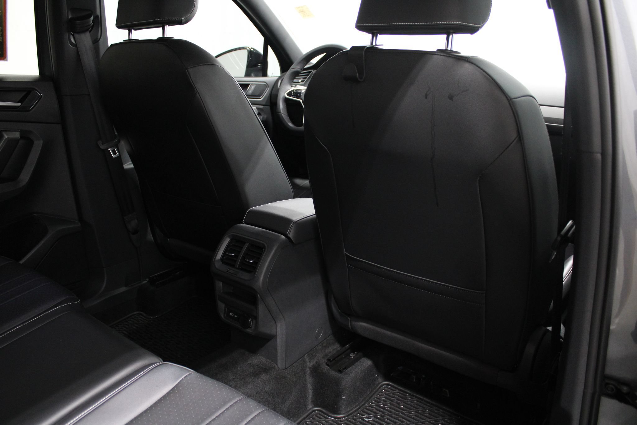 Used 2024 Volkswagen Tiguan SE R-Line AWD/4WD image 22