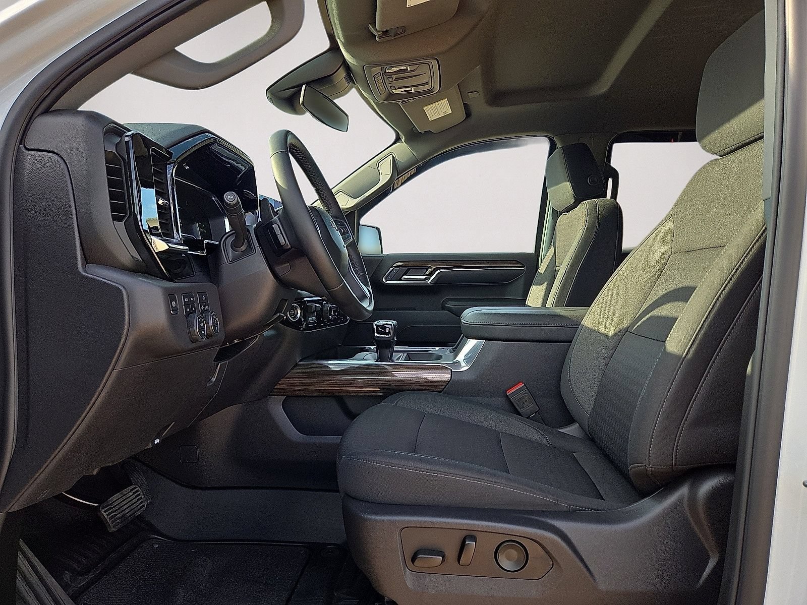 Used 2025 Chevrolet Silverado 1500 LT Trail Boss w/ LPO, Dark Essentials Package AWD/4WD image 24