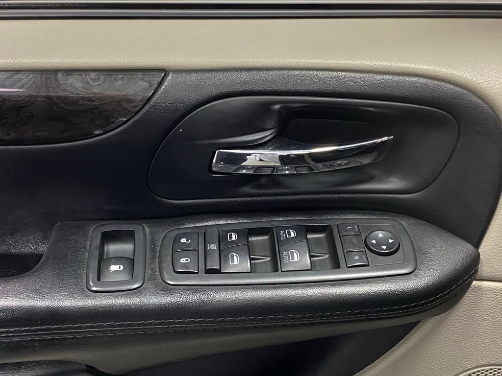 Used 2019 Dodge Grand Caravan SE FWD image 13