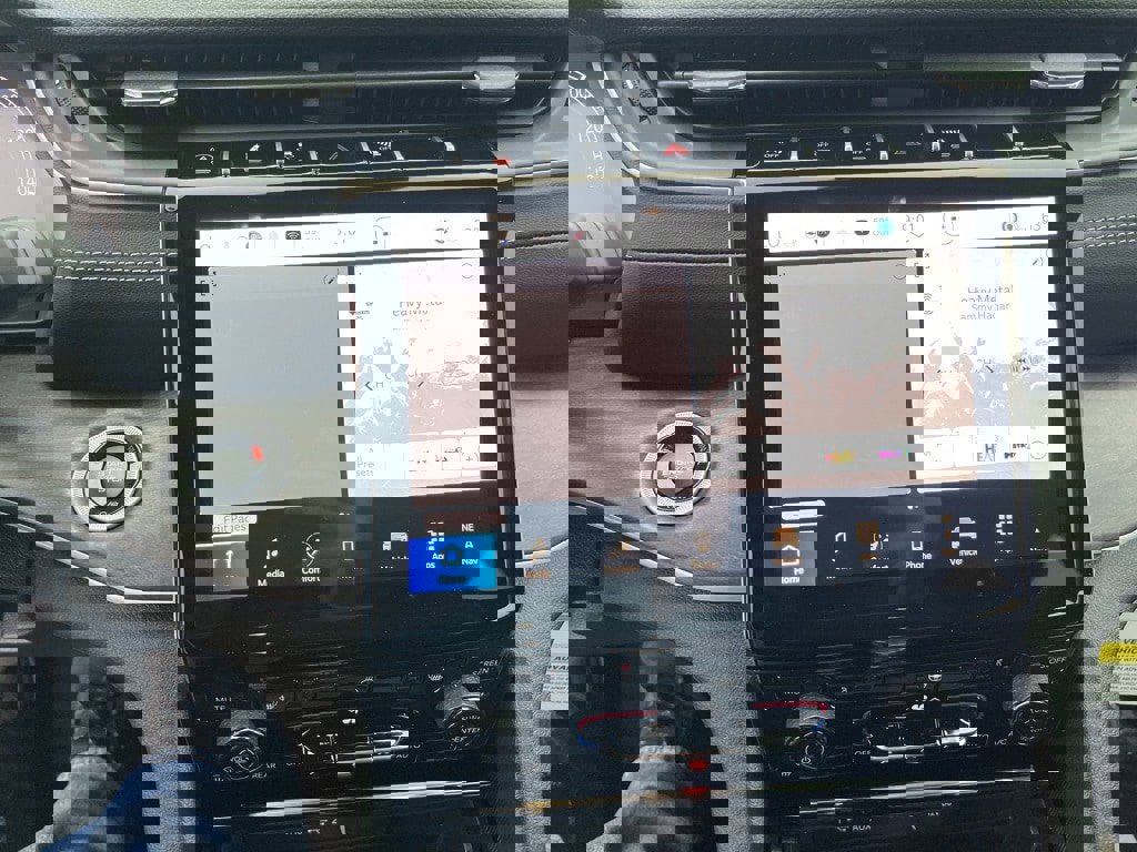 New 2025 Jeep Grand Cherokee Limited image 24