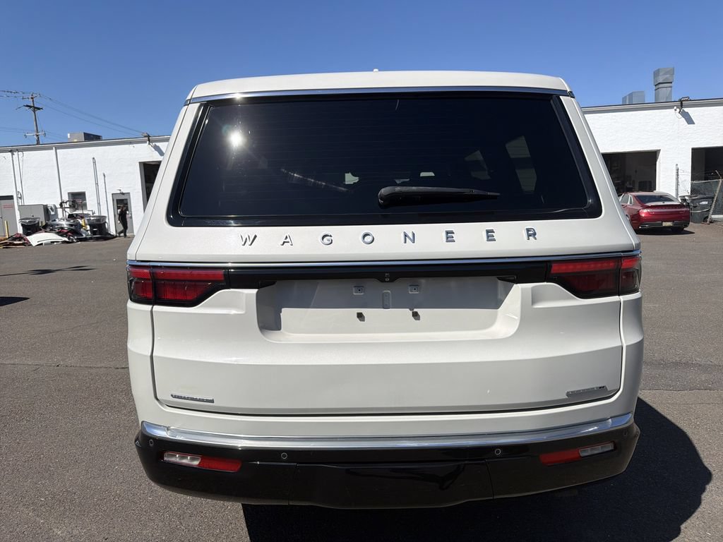 Used 2022 Jeep Wagoneer Series II AWD/4WD image 4