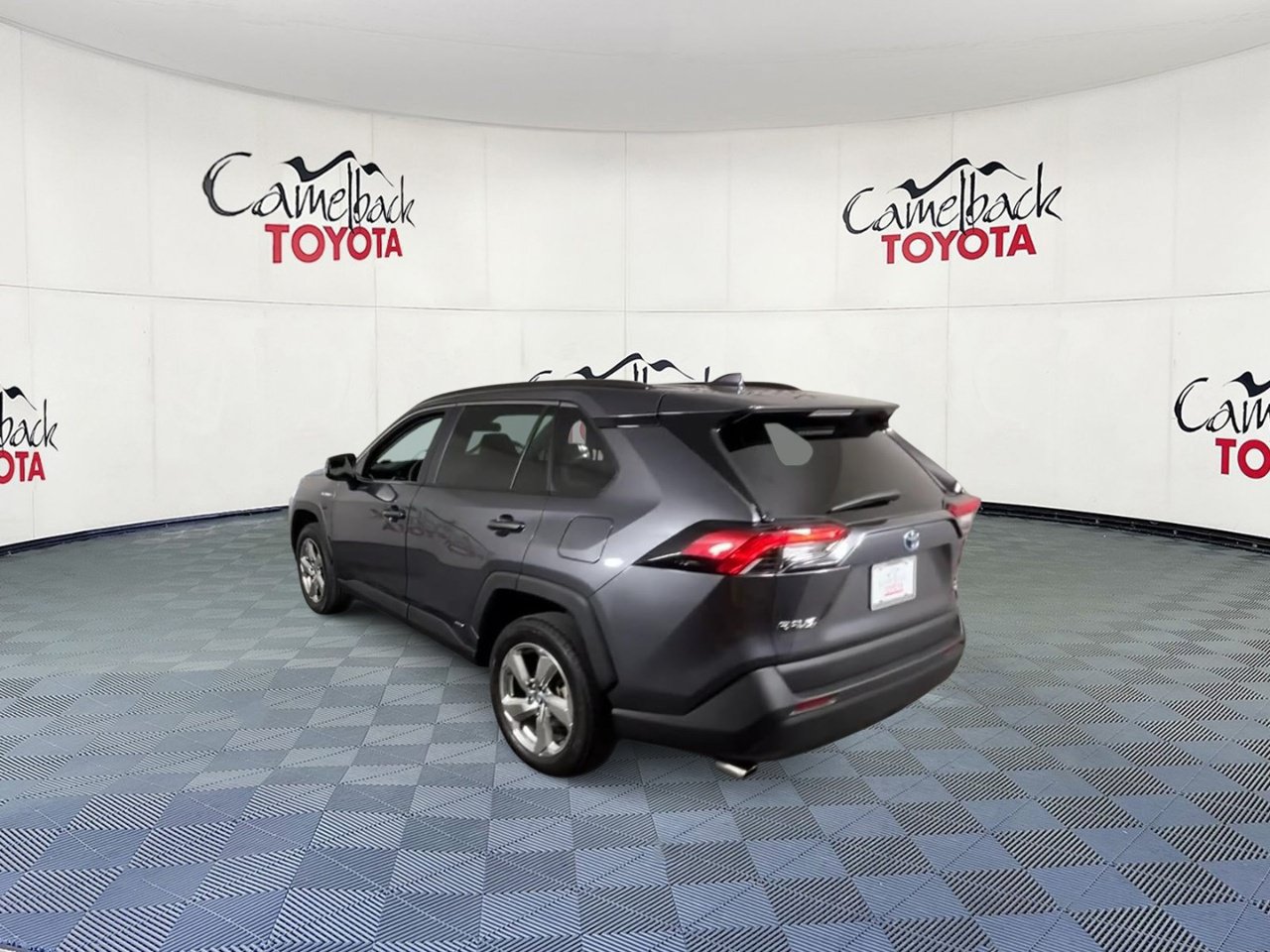 Used 2021 Toyota RAV4 XLE Premium AWD/4WD image 8