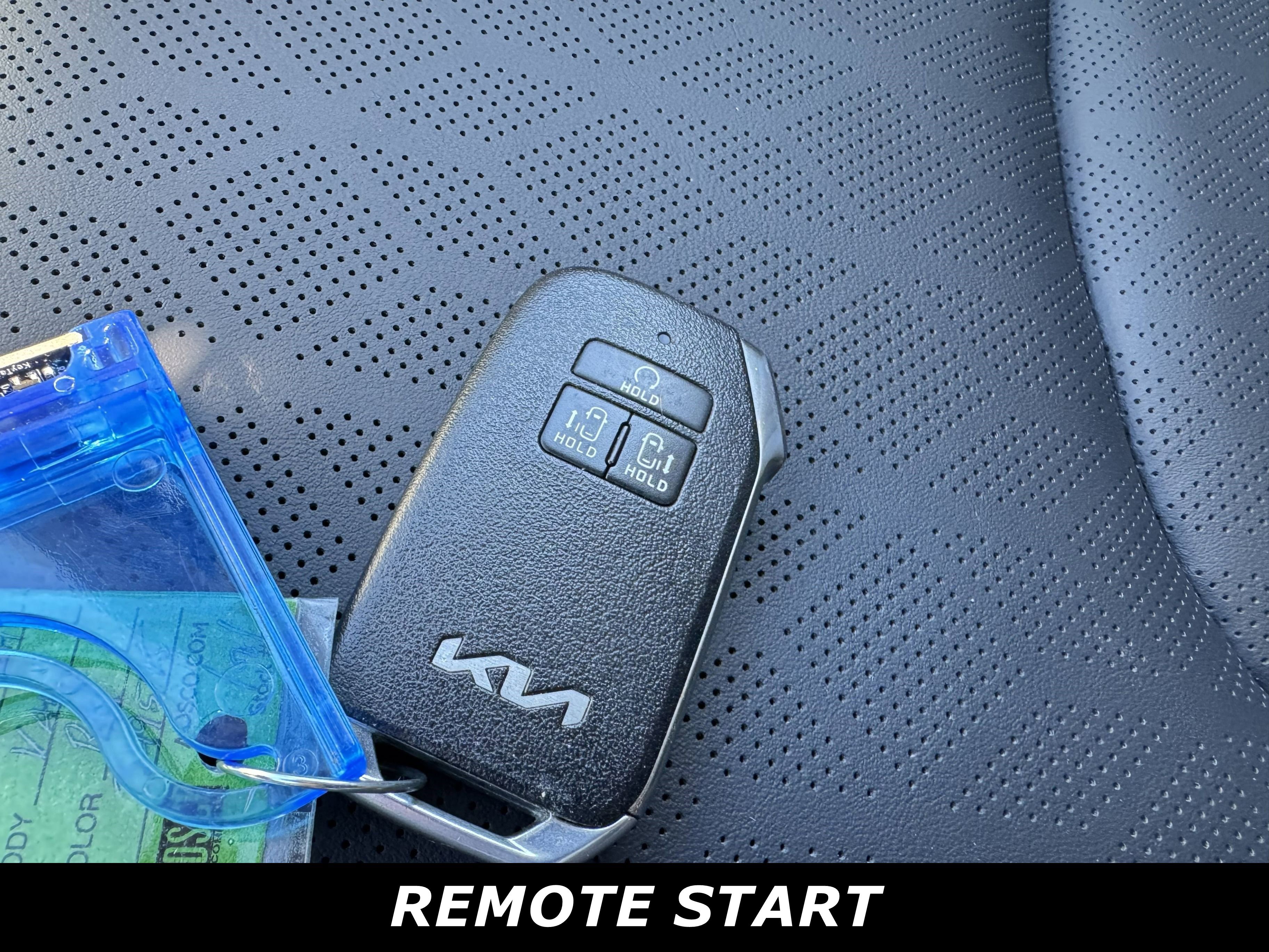 Used 2024 Kia Carnival EX image 11