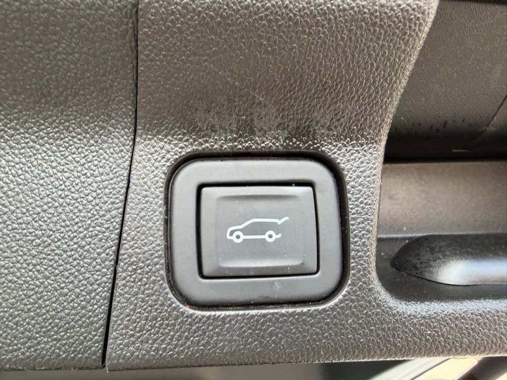 Certified 2023 GMC Acadia SLE w/ Driver Convenience Package FWD image 10