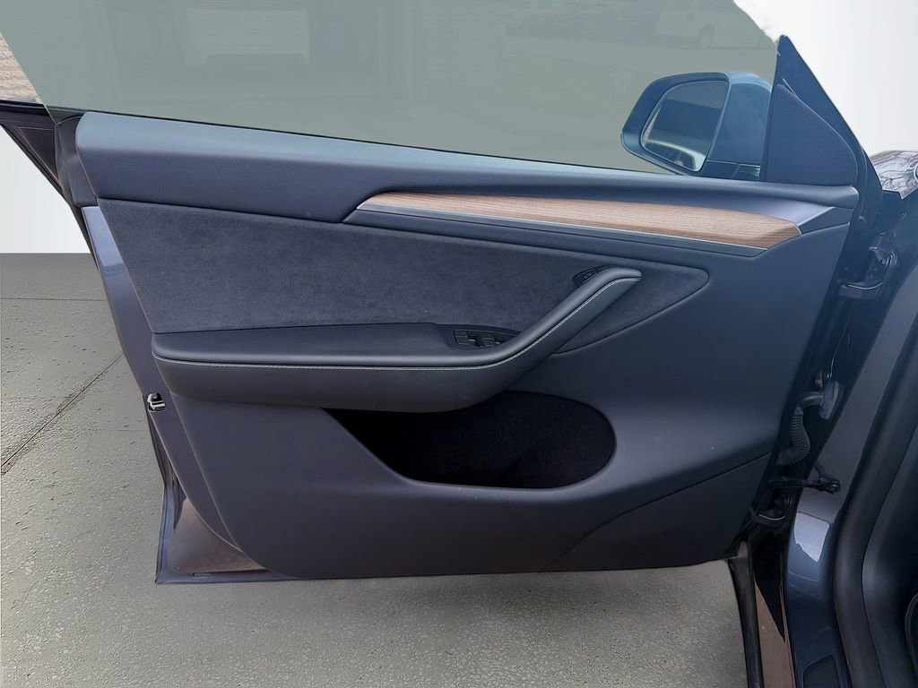 Used 2023 Tesla Model Y Long Range image 22