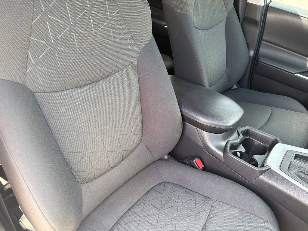 Used 2021 Toyota RAV4 XLE w/ Convenience Package FWD image 27