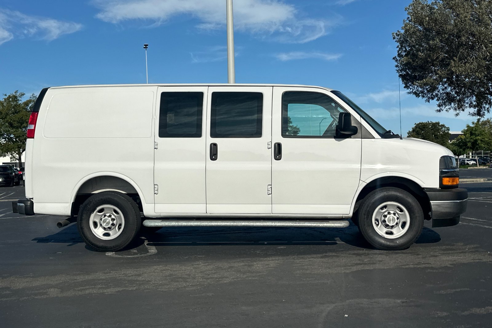 Used 2025 Chevrolet Express 2500 w/ Driver Convenience Package RWD image 3