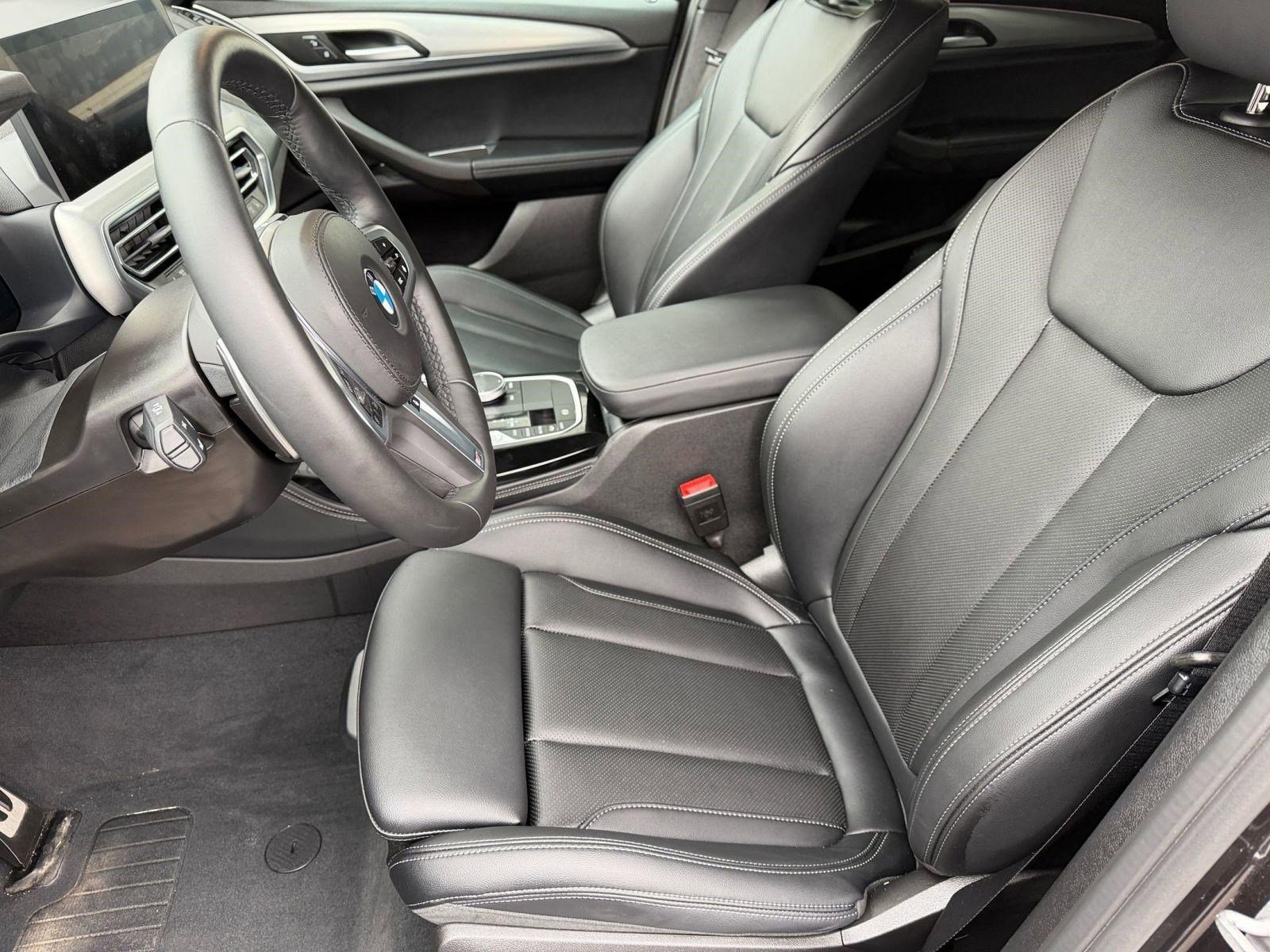 Certified 2025 BMW X4 xDrive30i image 5