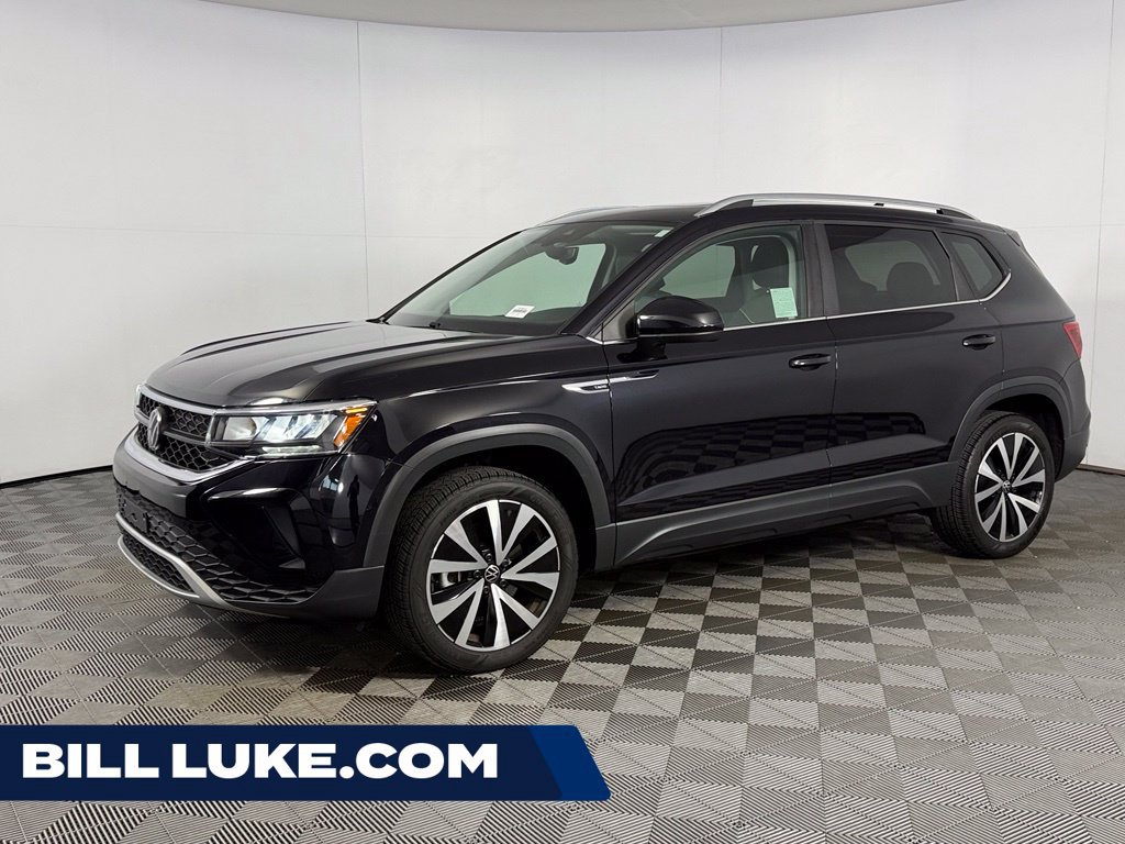 Used 2023 Volkswagen Taos SE w/ Panoramic Sunroof Package