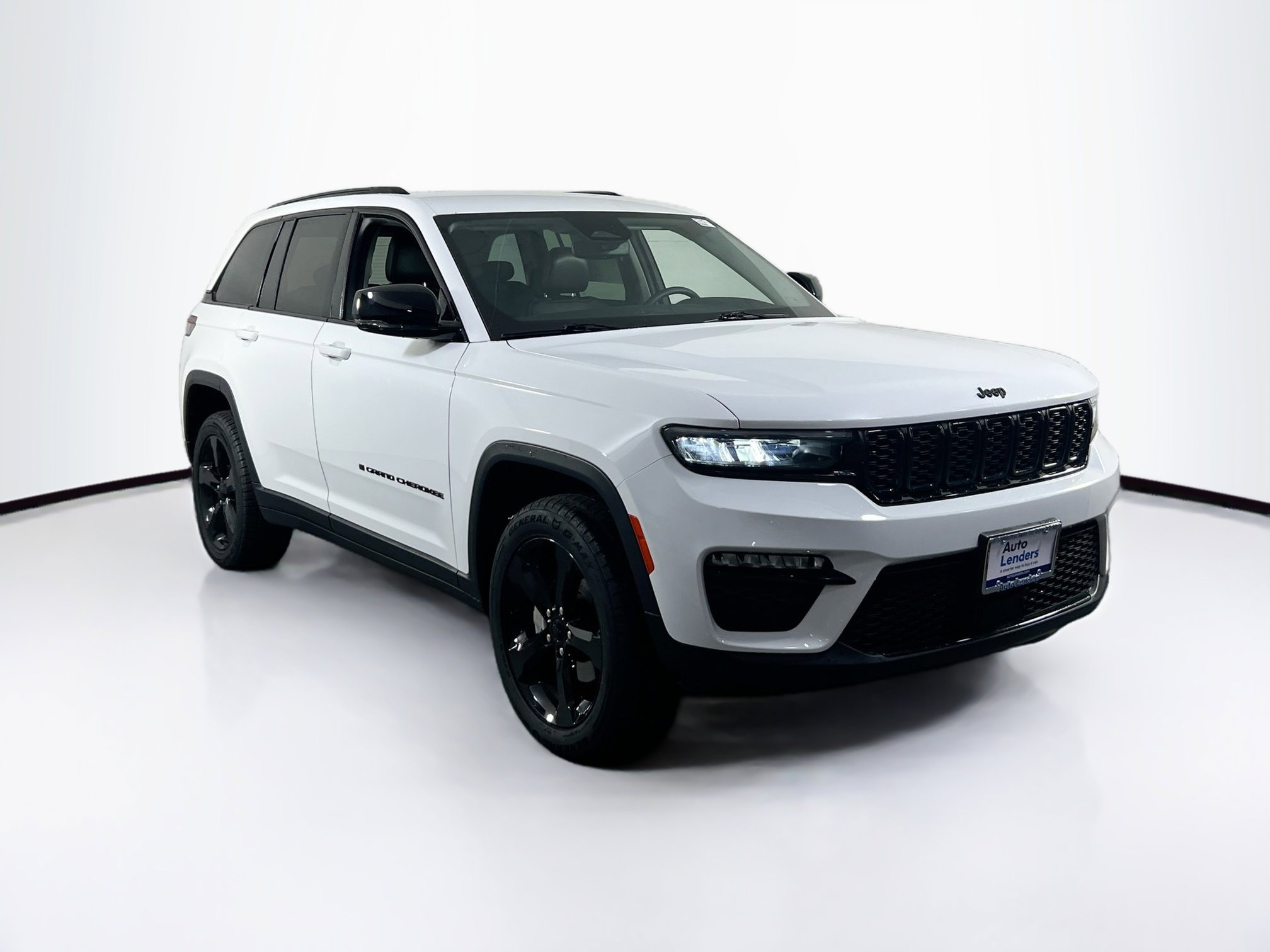 Used 2023 Jeep Grand Cherokee Limited w/ Black Appearance Package image 3