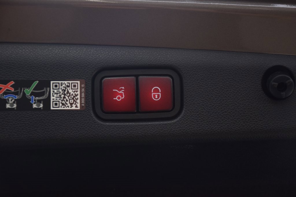 Used 2025 Mercedes-Benz E 53 AMG e 4MATIC Sedan image 32