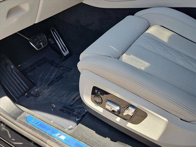 New 2026 BMW X5 xDrive50e w/ Executive Package AWD/4WD image 4