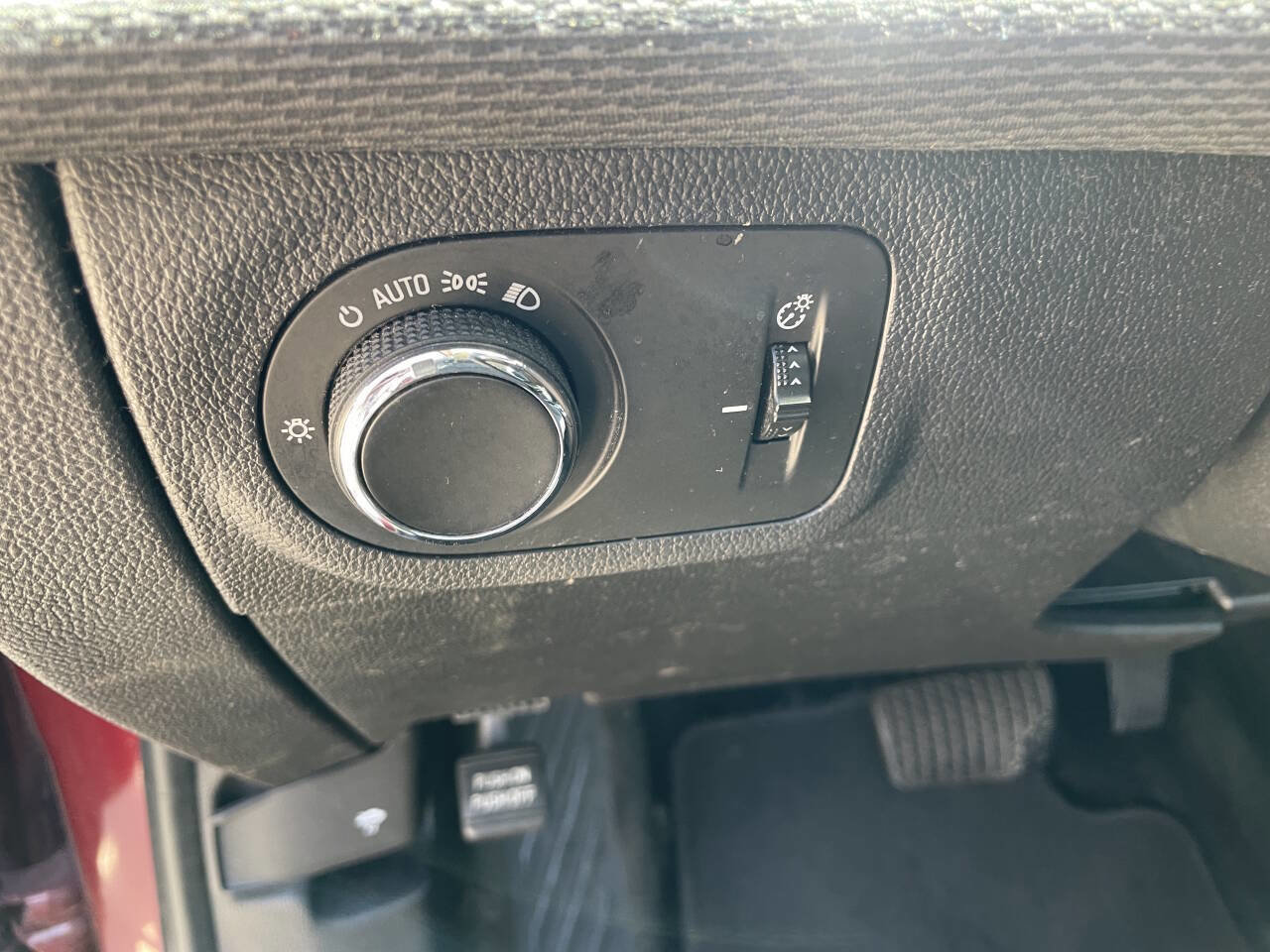 Used 2016 Chevrolet Cruze LT FWD image 16